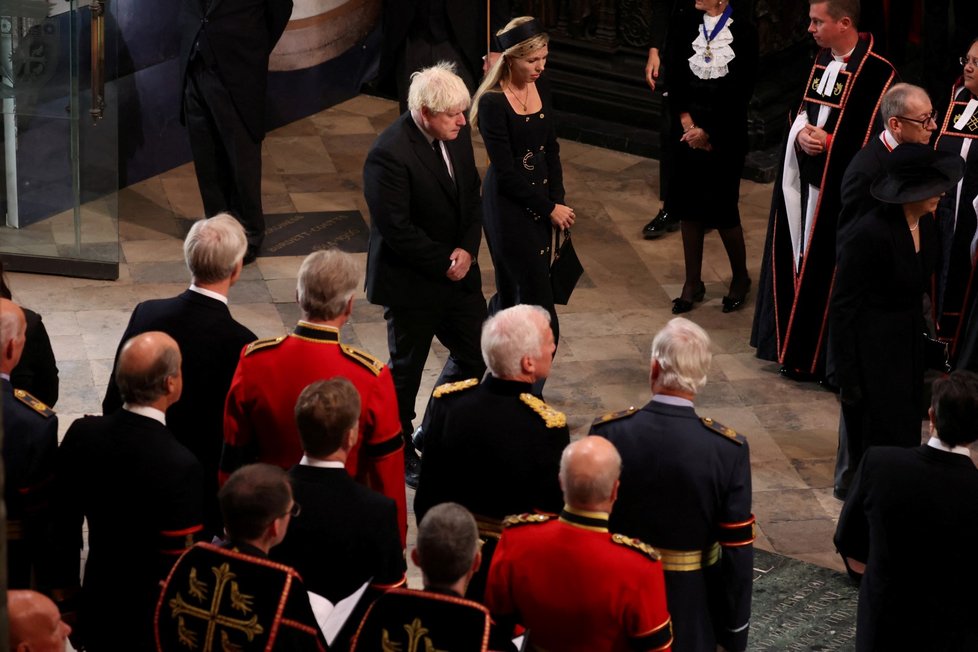 Pohřeb královny navštívil Boris Johnson i Theresa May