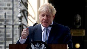 Novým britským premiérem se stal Boris Johnson, kterého vedením vlády pověřila královna Alžběta II. (24. 7. 2019).