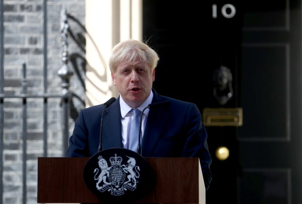 Novým britským premiérem se stal Boris Johnson, kterého vedením vlády pověřila královna Alžběta II. (24. 7. 2019)