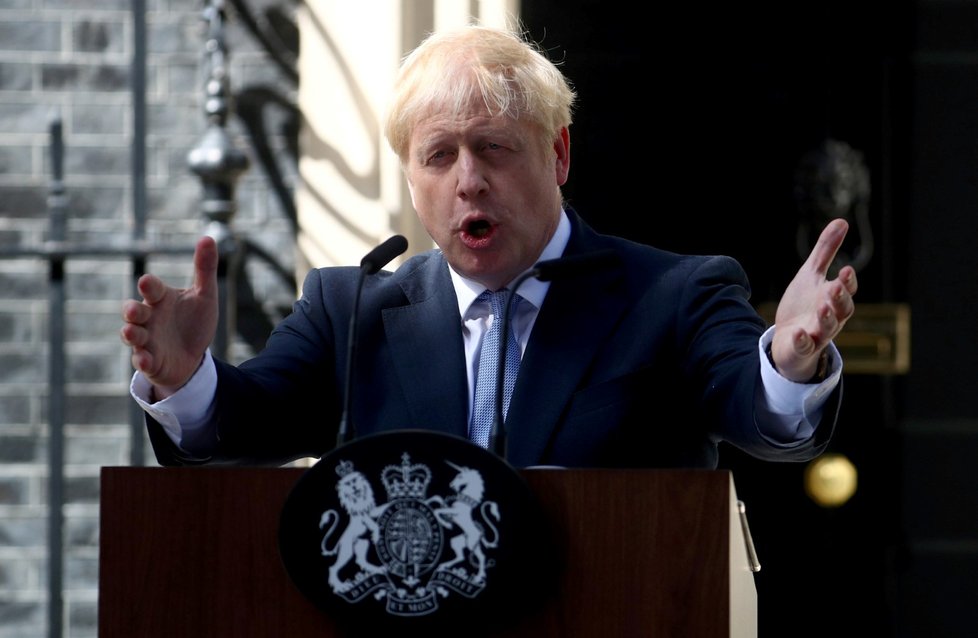 Novým britským premiérem se stal Boris Johnson, kterého vedením vlády pověřila královna Alžběta II. (24. 7. 2019).