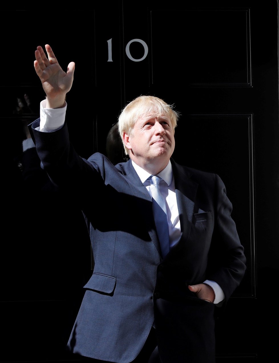 Novým britským premiérem se stal Boris Johnson, kterého vedením vlády pověřila královna Alžběta II. (24. 7. 2019)