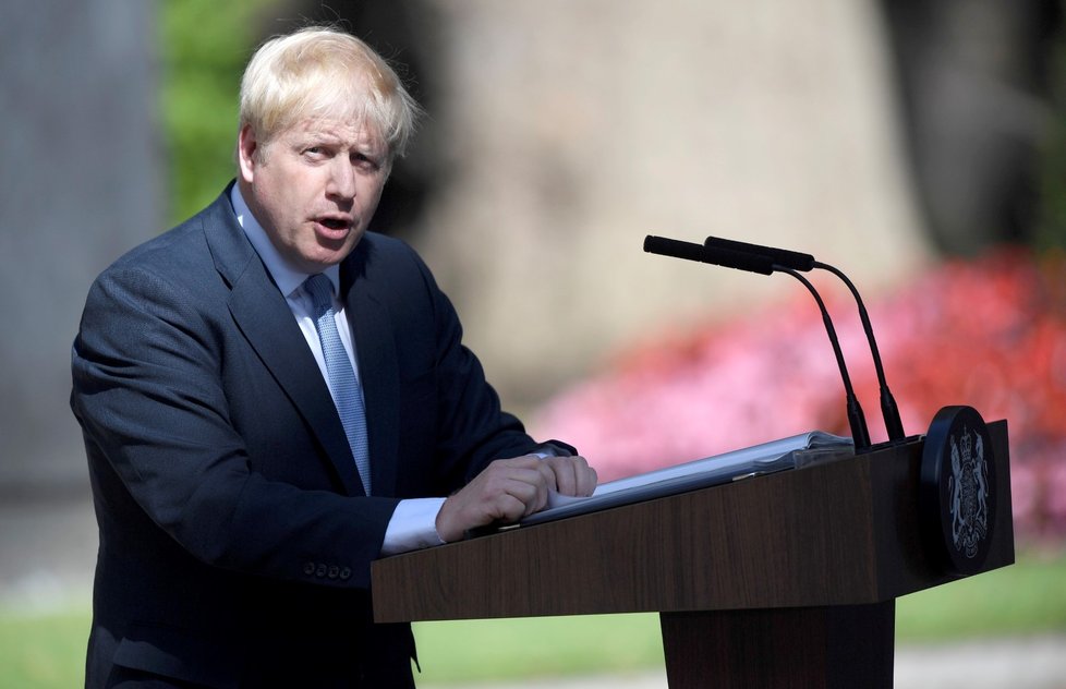 Novým britským premiérem se stal Boris Johnson, kterého vedením vlády pověřila královna Alžběta II. (24. 7. 2019).