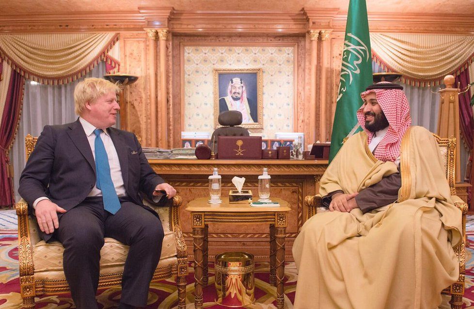 Boris Johnson se ve své roli ministra zahraničí setkal několikrát se saúdským králem Salmánem a jeho následníkem Mohamadem bin Salmánem.