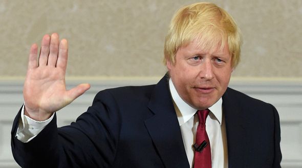 „Zbabělec“ Boris Johnson nechce být britským premiérem: Zničil zemi a nyní utíká z boje, kritizují ho poslanci.