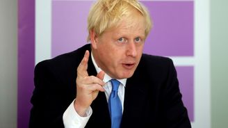 Premiér Johnson nabral směr k brexitu bez dohody, píší britská média