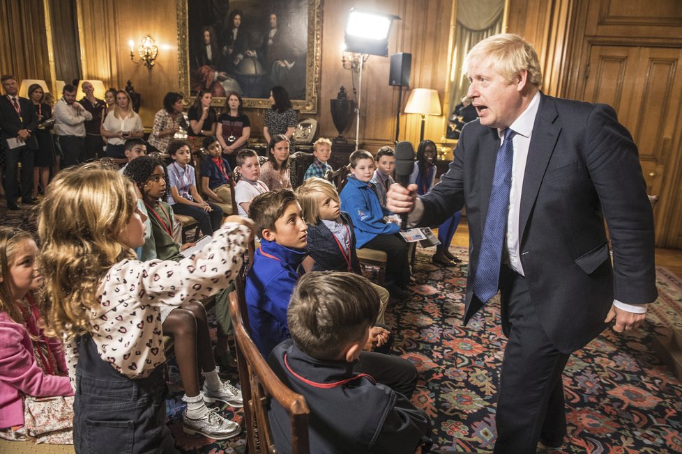Premiéra Borise Johnsona vyzpovídaly děti