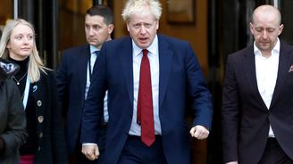 Johnson poslal dopis požadující odklad brexitu, britský tisk jej opěvuje i kritizuje