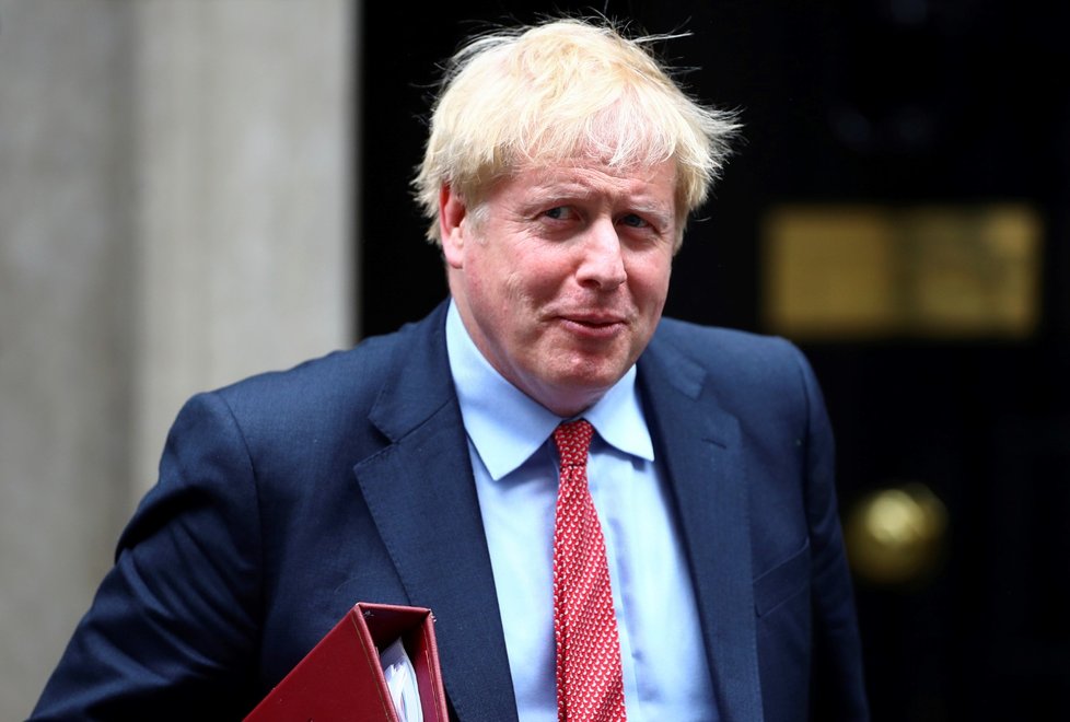 Britský premiér Boris Johnson na Downing Street. (8.7.2020)