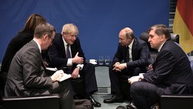 Ruský prezident Vladimír Putin a britský premiér Boris Johnson na berlínské konferenci o Libyi. (19. 1. 2020)