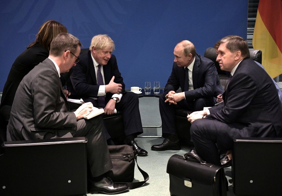 Ruský prezident Vladimir Putin a britský premiér Boris Johnson na berlínské konferenci o Libyi (19. 1. 2020)