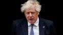 Britský premiér Boris Johnson neustál vzpouru vlastních spolustraníků. Do podzimu odejde z funkce ministerského předsedy.