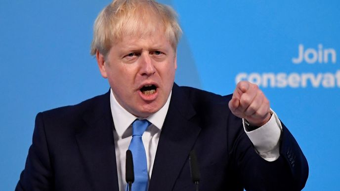 Boris Johnson během projevu poté, co bylo oznámeno jeho vítězství v interním hlasování Konzervativní strany, které jej zároveň pasuje do role britského premiéra