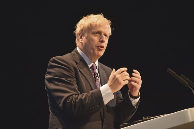 Boris Johnson slibuje brexit i bez dohody