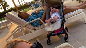Boris Kollár v Dubaji ukázal dítě s milenkou Laurou (8.12.2023)