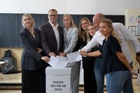 Perličky ze slovenských voleb: Kollár s exmilenkou, hlasování „U Dementa“ i rozjetý expremiér