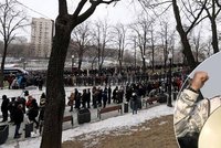 Díky za boj proti Putinovi: Rusové stáli po pohřbu Němcova kilometrovou frontu, aby mu vzdali hold!
