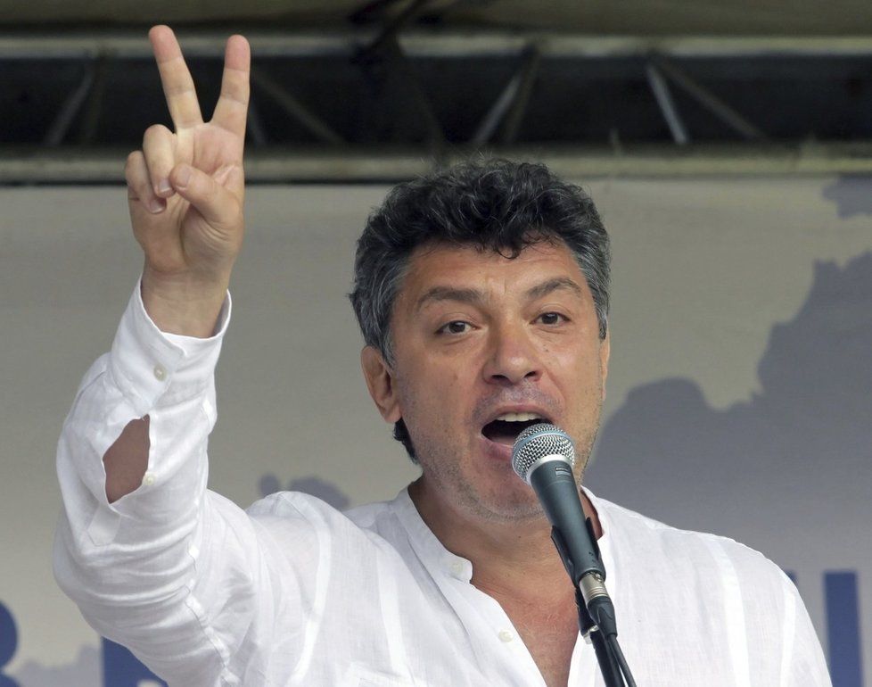 Putinův kritik a opoziční politik Boris Němcov skončil v tratolišti krve.