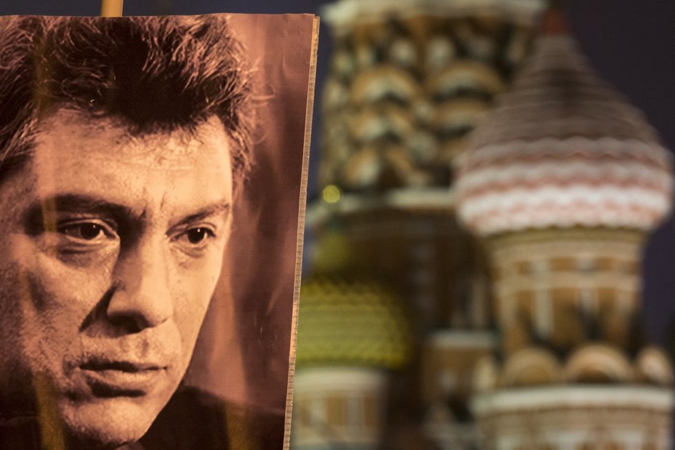 Boris Němcov byl zavražděn před branami Kremlu.