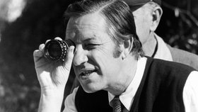 Jak umírali: Hitchcockovu režisérovi vrtulník usekl hlavu! Boris Sagal vstoupil přímo pod rotující vrtuli