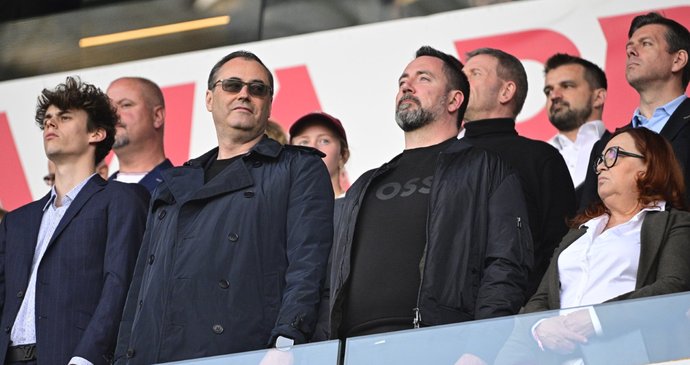 Ministr sportu Boris Šťastný s ministrem Igorem Červeným na derby (9.5.2026)