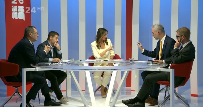 Nedělní debata na ČT: Zleva Šťastný (Motoristé), Nacher (ANO), Hřib (Piráti) a Havel (TOP 09)