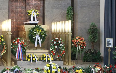 Poslední rozloučení s Bořivojem Navrátilem ve strašnickém krematoriu