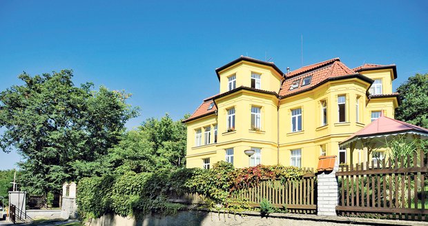 V této vile v sanatoriu Na Pleši trávil poslední týdny života Oldřich Nový