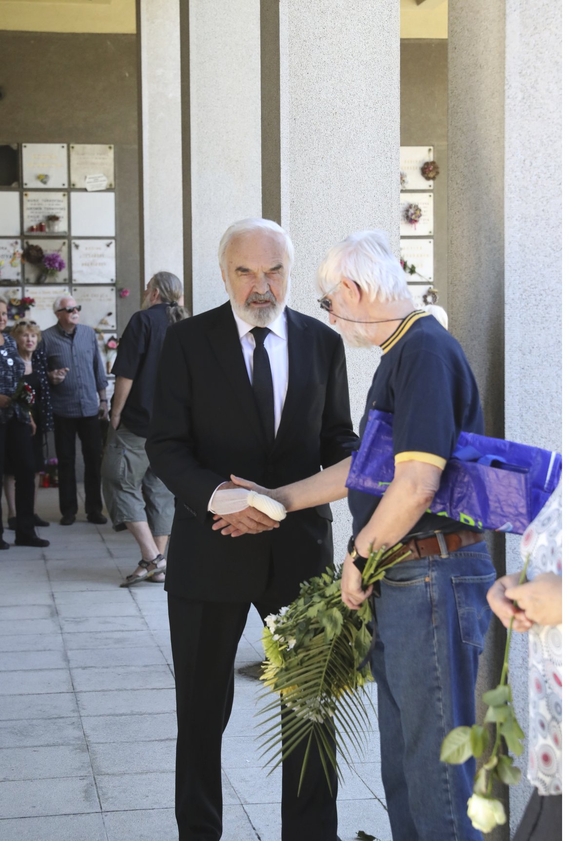 Zdeněk Svěrák na pohřbu Bořivoje Pence