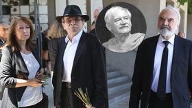 Svěrák na pohřbu jednoho z »Cimrmanů« Pence (†82): Byl chudý jako hrabě Nikolič