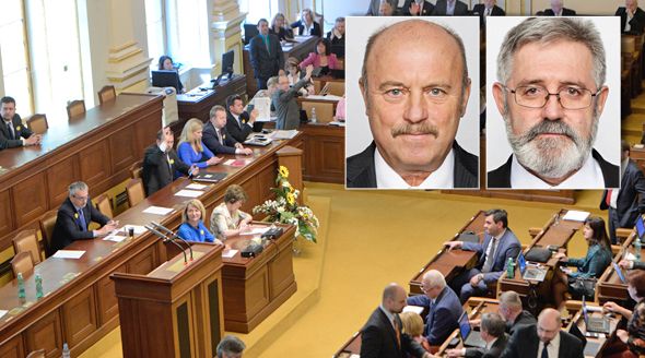 Sněmovna si vydala poslance Novotného a Borku k trestnímu stíhání.