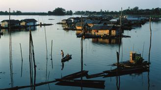 Křížem krážem po ostrově Kalimantan: Život se točí kolem řek