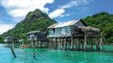 Borneo: Rybářská vesnice na ostrově Mabul nedaleko Semporny