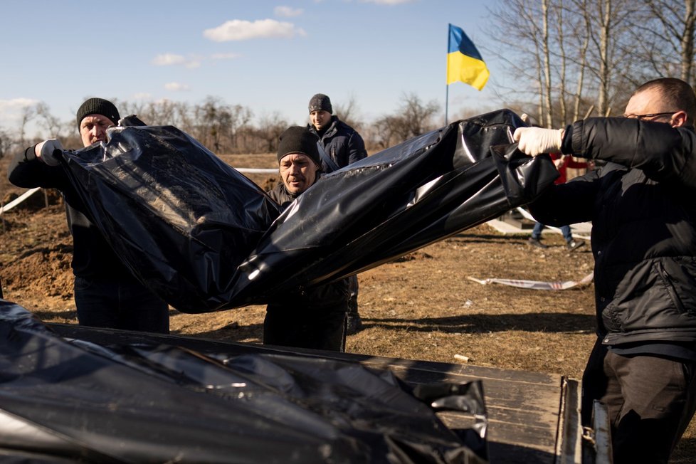 Boroďanka, Kyjevská oblast: Exhumace civilistů zabitých skoro před rokem (2. 3. 2023).