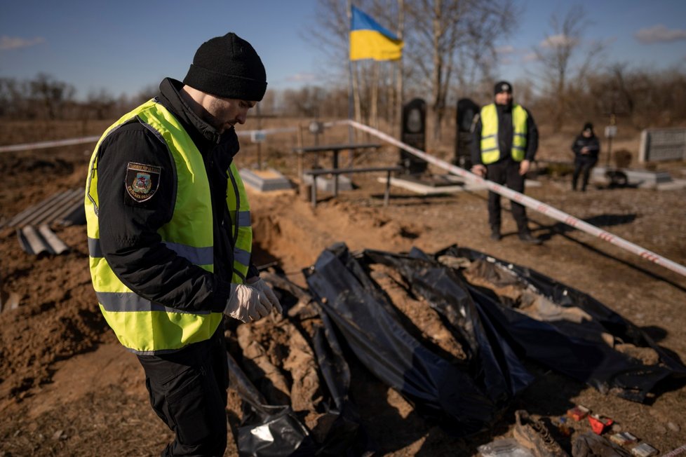 Boroďanka, Kyjevská oblast: Exhumace civilistů zabitých skoro před rokem (2. 3. 2023).