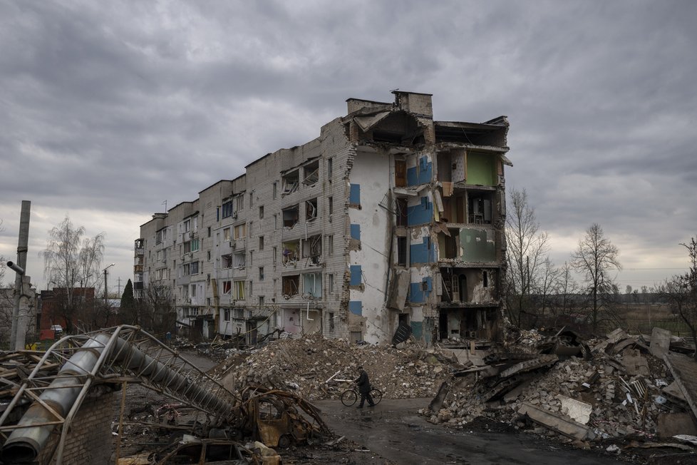 Borodjanka po okupaci Rusy. Z trosek jsou stále vyprošťována další a další těla civilistů.