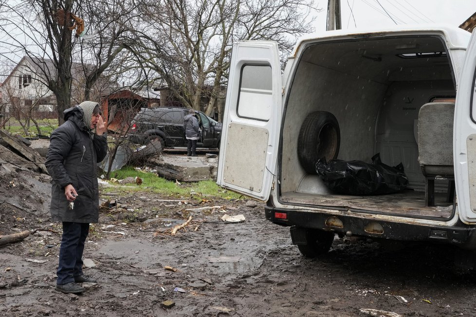 Borodjanka po okupaci Rusy. Z trosek jsou stále vyprošťována další a další těla civilistů.