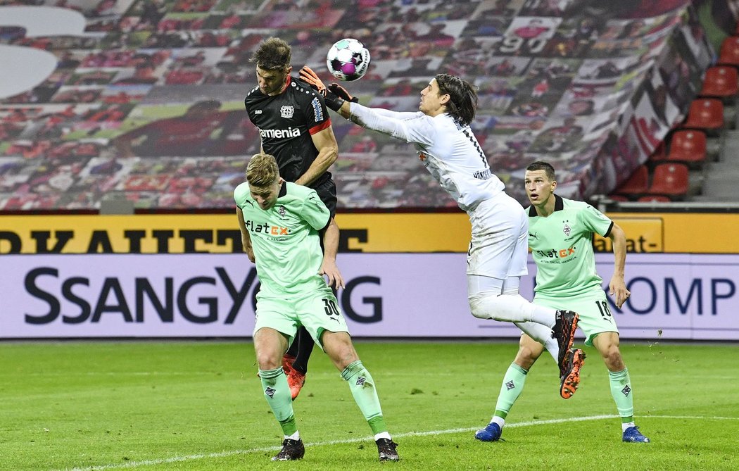 Momentka z utkání Bayer 04 Leverkusen versus Borussia Mönchengladbach.