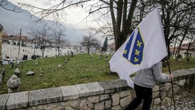 Smutné vzpomínky na masakr v Srebrenici: Identifikace dalších obětí a jejich pohřeb