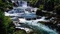 Vodopád Štrbački buk se vytvořil na hraniční řece Una, a tak se při procházce po vyhlídkové lávce díváte i na chorvatské území