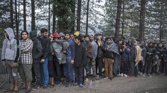 Bezpečnostní experti varují: 20 tisíc migrantů na hranicích Chorvatska chce do Evropy, agresivita roste