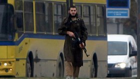Terorista na místo činu údajně přijel tramvají   