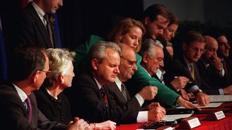 Pro složitou válku složitý mír: Dayton před dvaceti lety ukončil bosenskou válku a vytvořil slabý stát