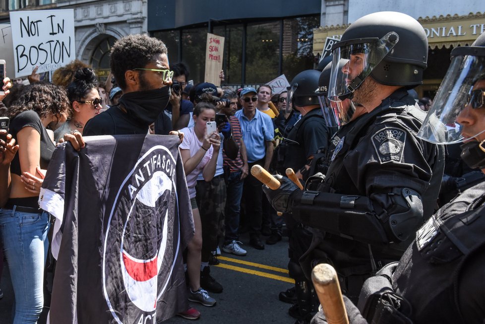 Při demonstracích v Bostonu bylo zatčeno 27 lidí