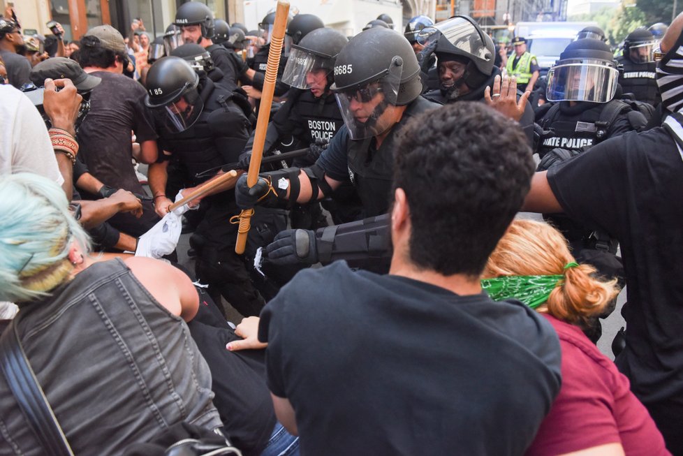 Při demonstracích v Bostonu bylo zatčeno 27 lidí