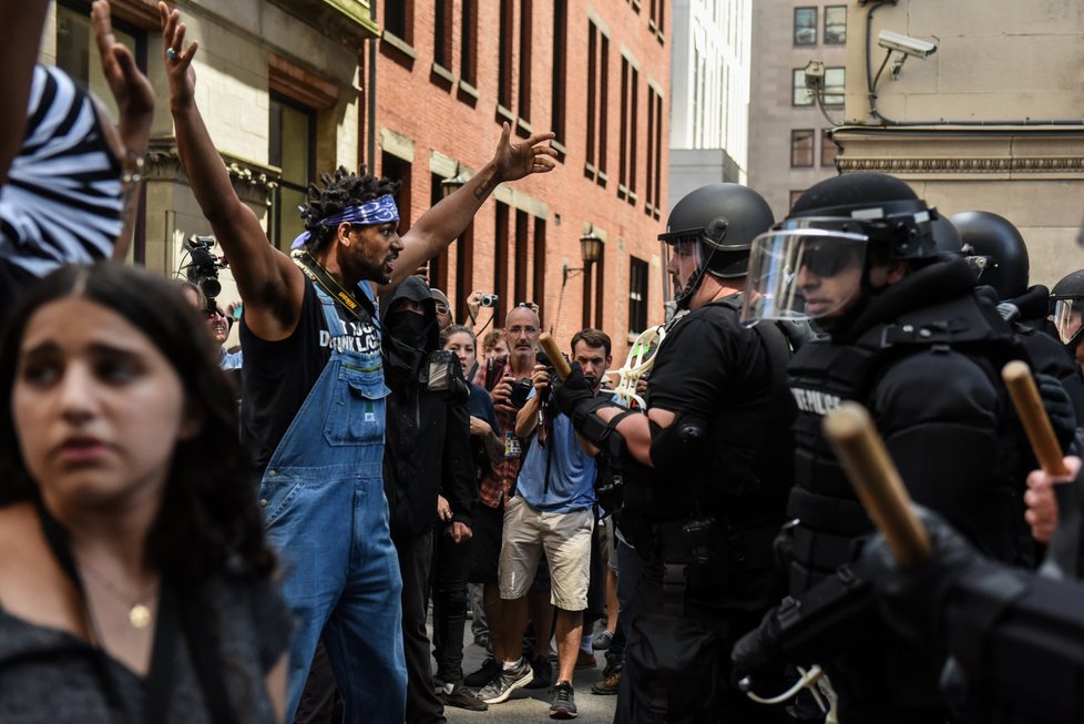 Při demonstracích v Bostonu bylo zatčeno 27 lidí