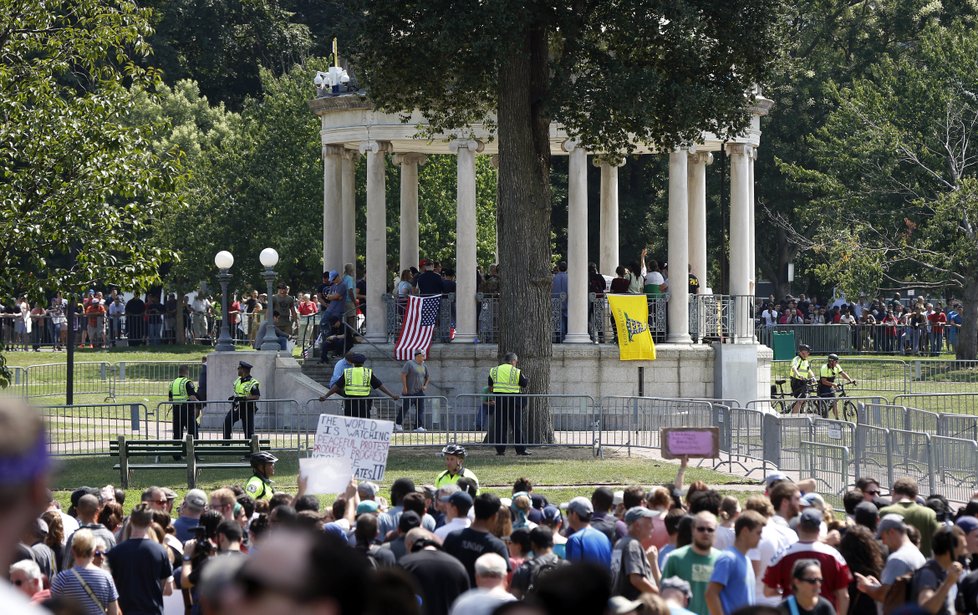 Při demonstracích v Bostonu bylo zatčeno 27 lidí