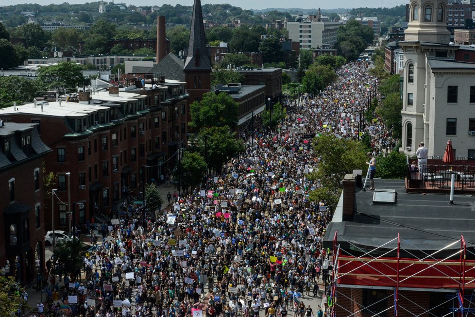 Při demonstracích v Bostonu bylo zatčeno 27 lidí