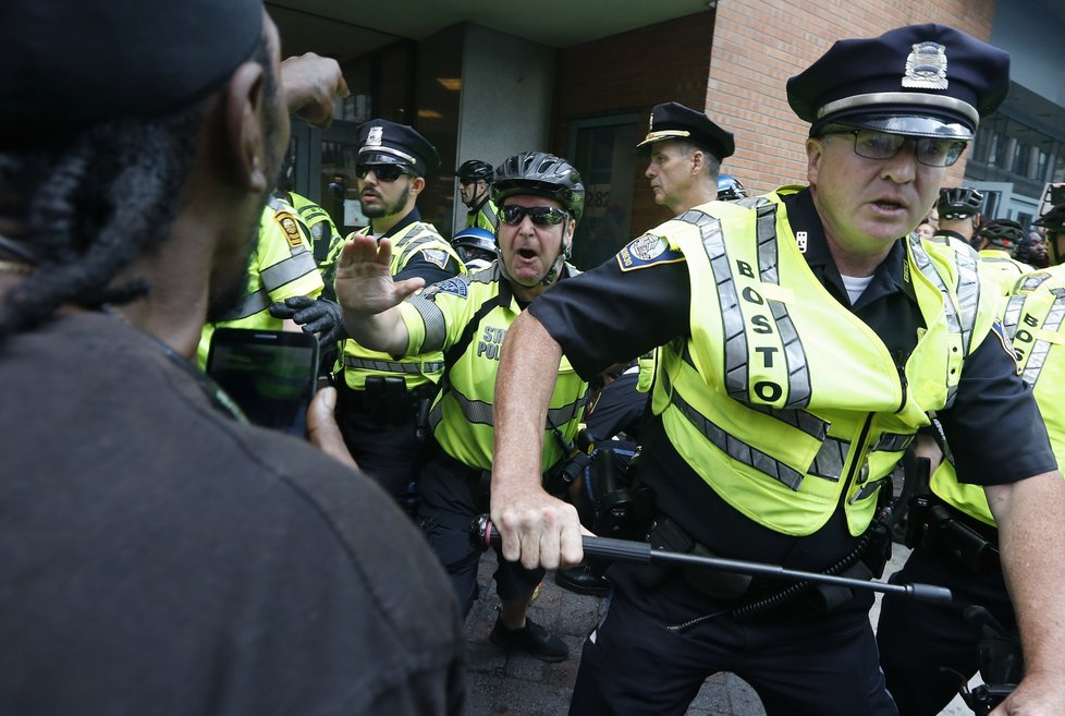 Při demonstracích v Bostonu bylo zatčeno 27 lidí