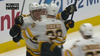 Pastrňák se krásně trefil proti Torontu, v NHL dal už 399 gólů Pastrňák se krásně trefil proti Torontu, v NHL dal už 399 gólů