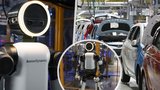 Do automobilek míří „nabušení“ roboti. Příležitost pro Česko, nebo vezmou lidem práci?